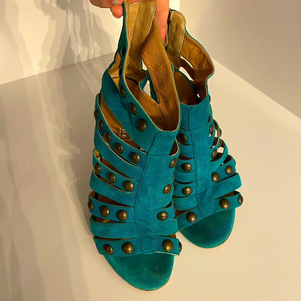 Ankle length shoes.